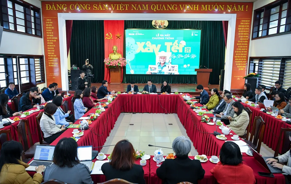 Xây Tết 2025: Trao tặng hơn 18.500 phần quà cho các công nhân lao động - Ảnh 1.