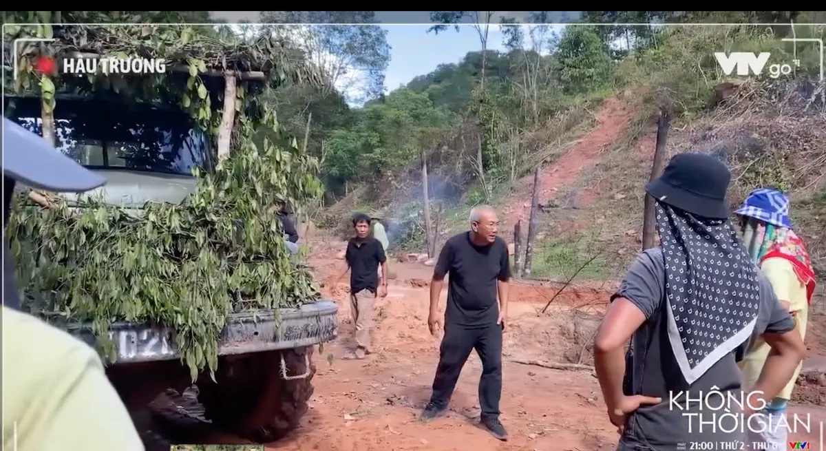 Hé lộ hậu trường đại cảnh chiến trường ác liệt trong phim Không thời gian - Ảnh 2.