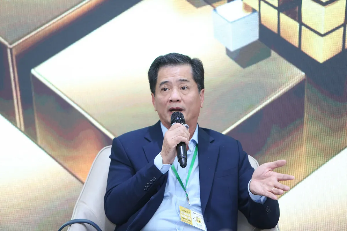 Đầu tư 2025: Bật lò xo bất động sản, dài hạn với chứng khoán? - Ảnh 2.
