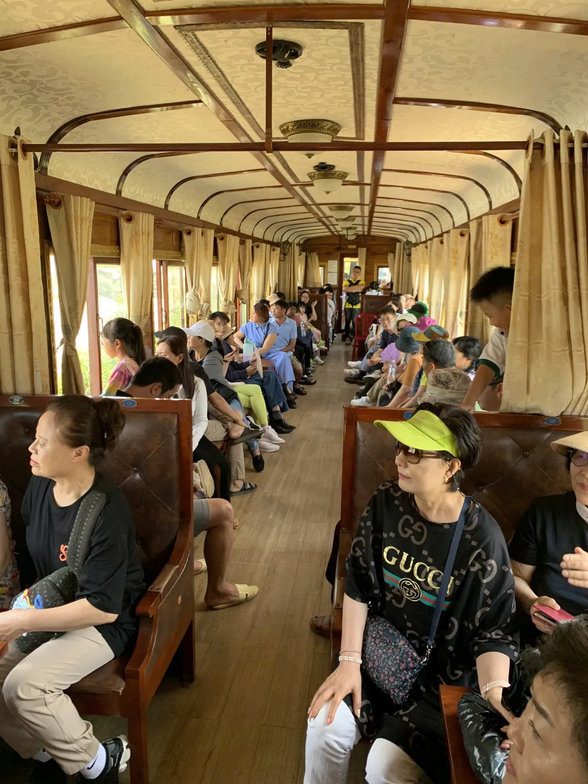 Biểu diễn âm nhạc miễn phí trên tàu Đà Lạt - Trại Mát - Ảnh 1.