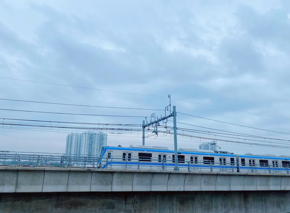 TP Hồ Chí Minh: Gấp rút hoàn thiện tuyến Metro số 1 trước khi chính thức hoạt động - Ảnh 1.