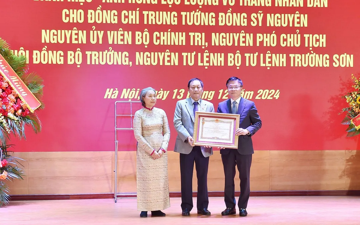 Truy tặng danh hiệu “Anh hùng Lực lượng vũ trang nhân dân” cho Trung tướng Đồng Sỹ Nguyên - Ảnh 1.