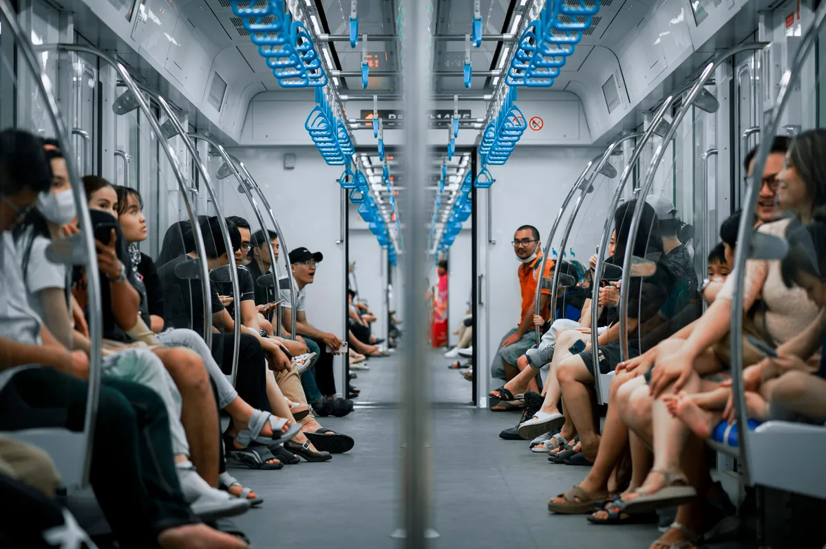 Trải nghiệm hành trình cùng tàu Metro số 1 - Ảnh 1.