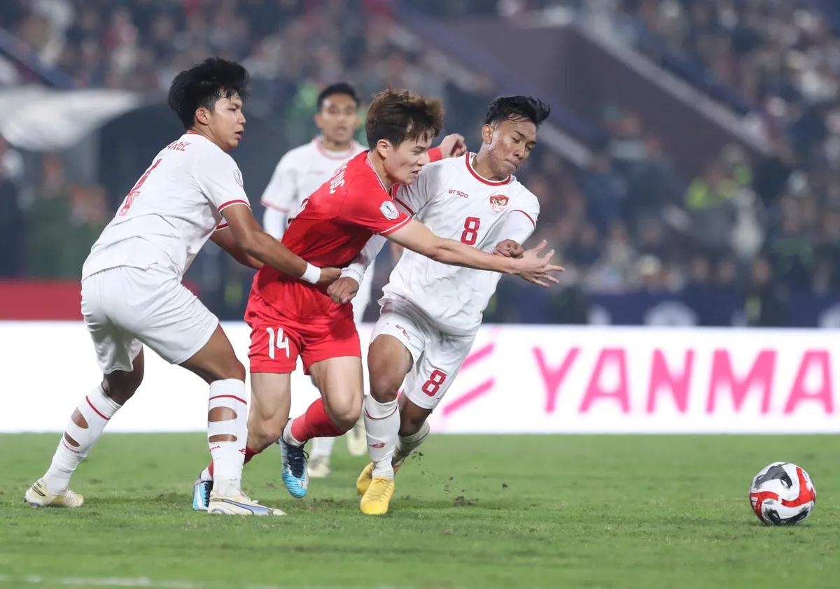 Thắng Indonesia 1-0, đội tuyển Việt Nam vươn lên dẫn đầu bảng B  - Ảnh 2.