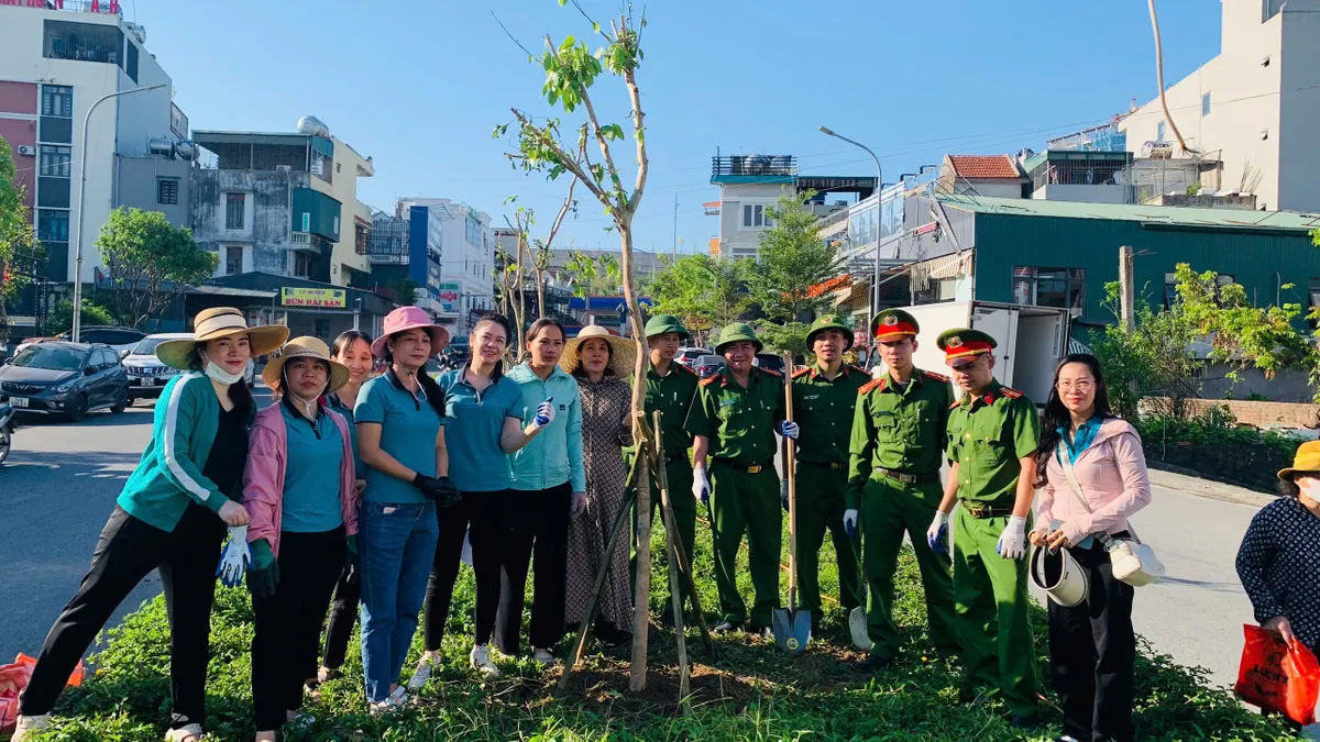 Phong trào thi đua thúc đẩy sự phát triển của TP Hạ Long - Ảnh 6.