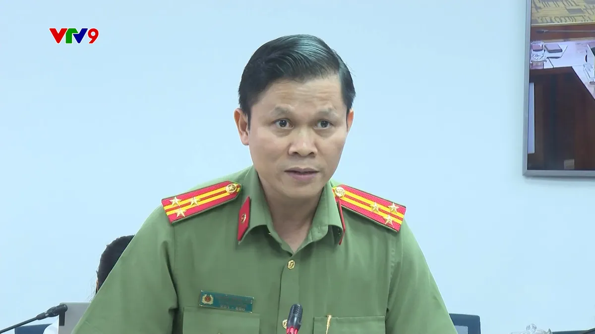 2012- PNHN-.NGUYEN THANH LONG-CA TP.HCM khuyến cáo việc sử dụng pháo hoa dịp tết.jpg