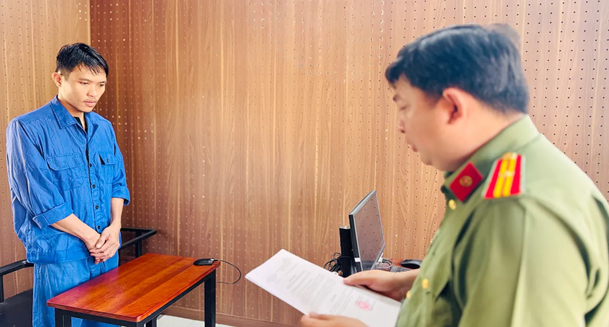 Khởi tố 2 thêm đối tượng mua bán trái phép vũ khí quân dụng - Ảnh 1.