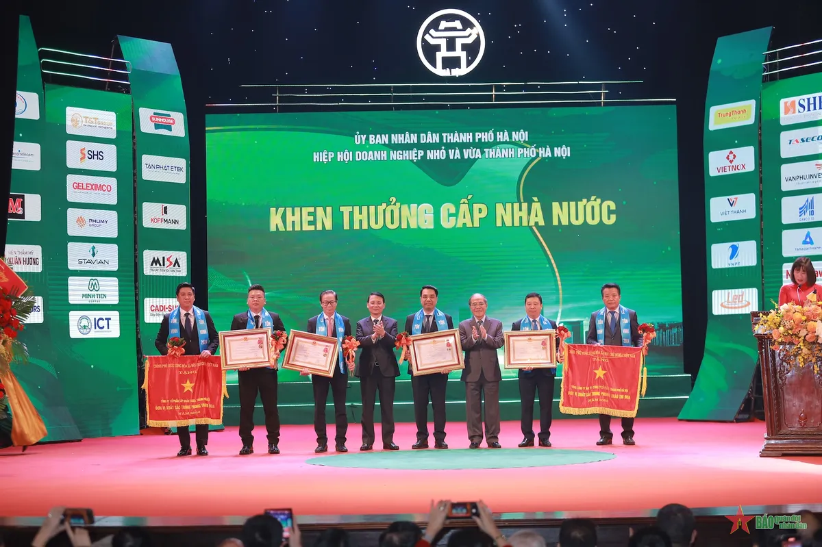 Hà Nội tôn vinh 109 doanh nhân, doanh nghiệp Thăng Long năm 2024 - Ảnh 2.