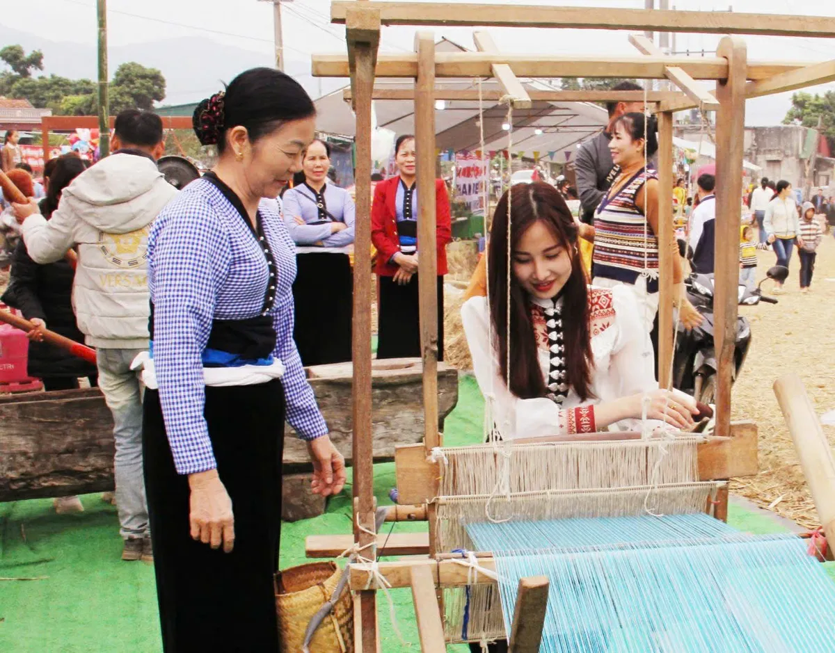 Sơn La: Xúc tiến tiêu thụ sản phẩm và quảng bá du lịch, văn hóa đồng bào dân tộc thiểu số - Ảnh 3.