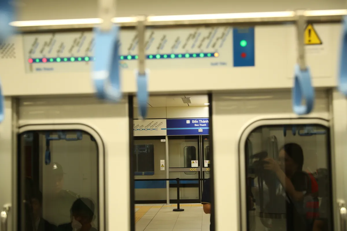 Người dân TP Hồ Chí Minh nô nức xếp hàng, trải nghiệm Metro số 1 - Ảnh 3.