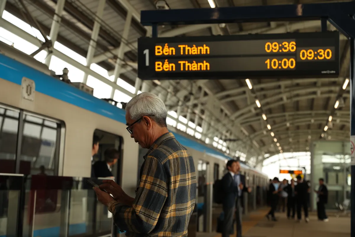 Người dân TP Hồ Chí Minh nô nức xếp hàng, trải nghiệm Metro số 1 - Ảnh 7.