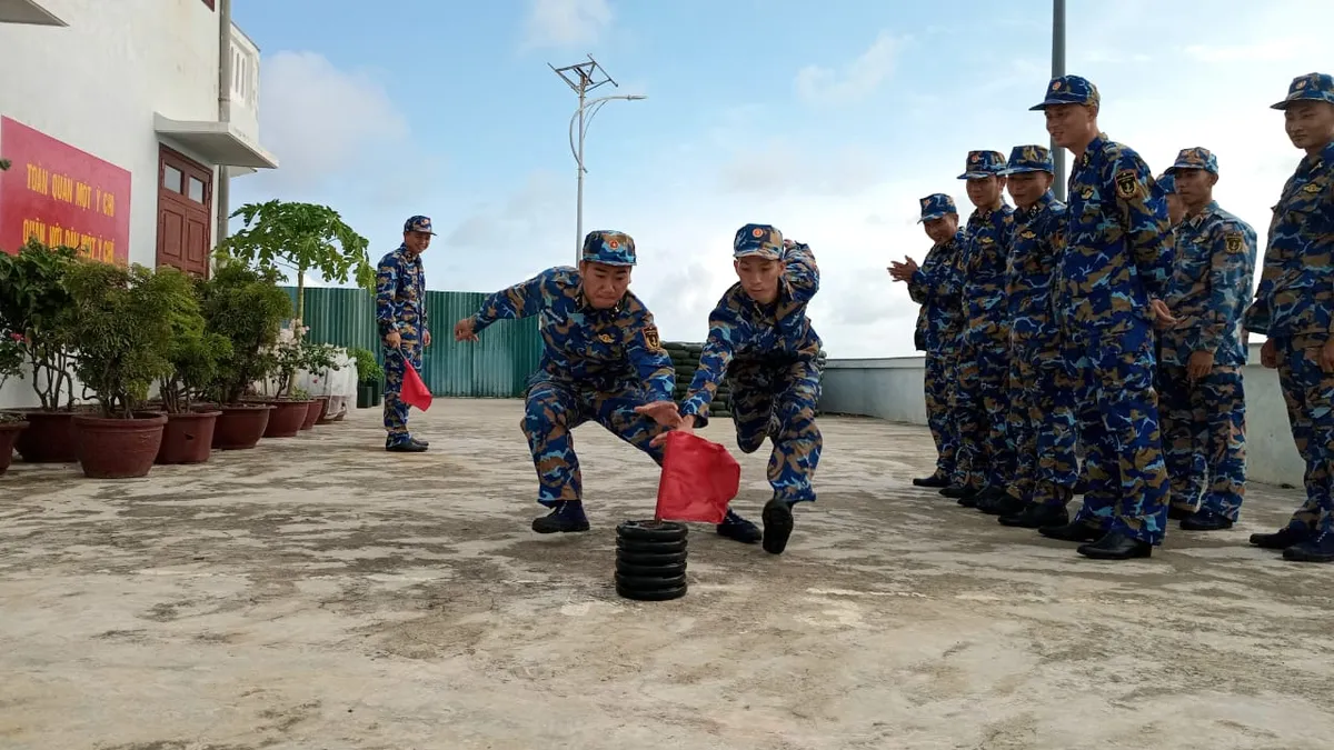 Nhiều hoạt động kỷ niệm 80 năm Ngày thành lập Quân đội nhân dân Việt Nam tại huyện đảo Trường Sa - Ảnh 6.