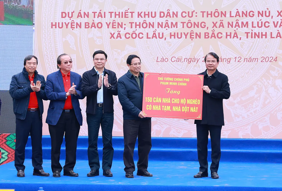 Thủ tướng dự Lễ khánh thành dự án tái thiết khu dân cư Làng Nủ, Nậm Tông và Kho Vàng (Lào Cai) - Ảnh 6.