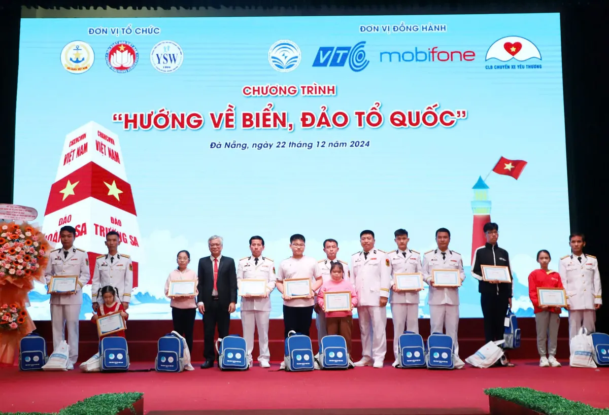 Vùng 3 Hải quân tổ chức chương trình “Hướng về biển, đảo Tổ quốc”  - Ảnh 2.