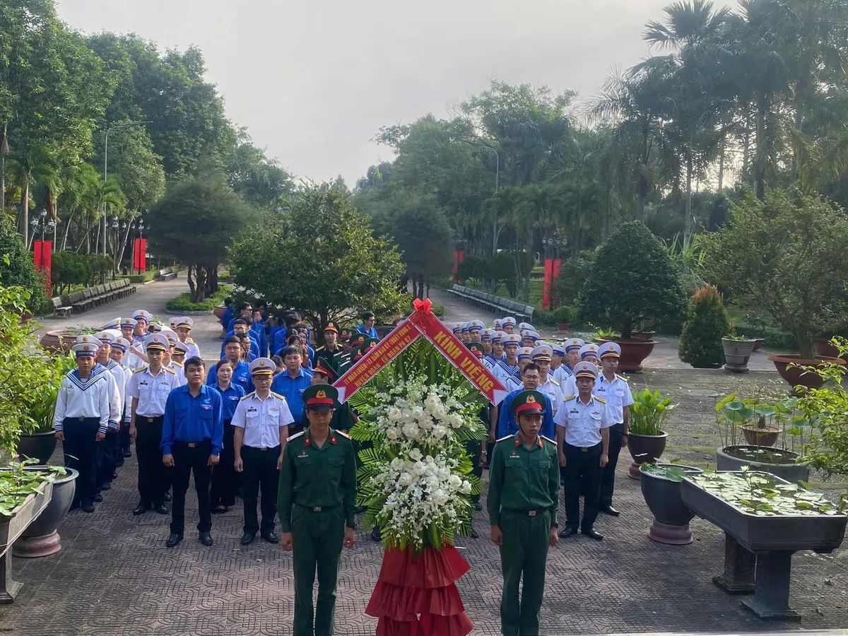 Vùng 2 Hải quân tuyên truyền biển đảo cho hơn 10 nghìn lượt người - Ảnh 11.