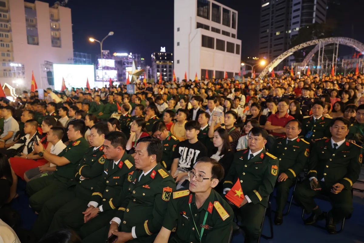 Bài ca không quên - Bản hòa ca hùng tráng kỷ niệm 80 năm Quân đội nhân dân Việt Nam - Ảnh 8.