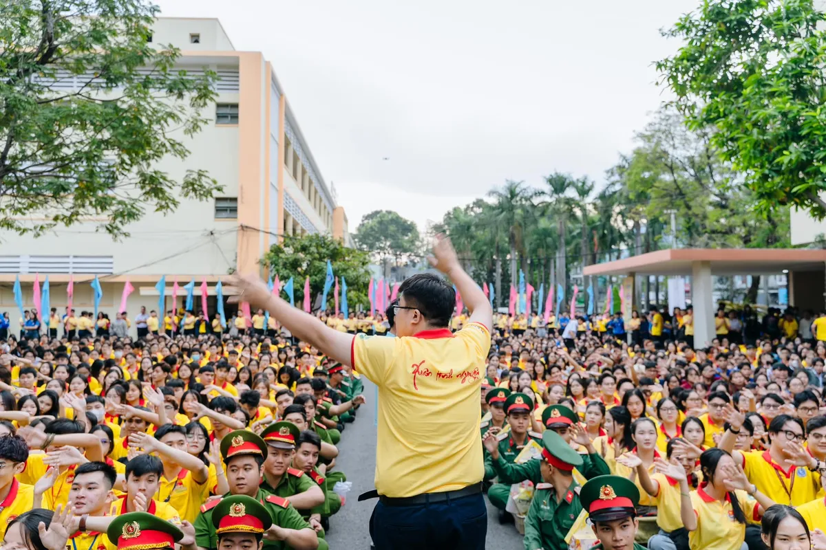 Hơn 70.000 thanh niên TP Hồ Chí Minh tham gia chiến dịch Xuân tình nguyện 2025 - Ảnh 1.