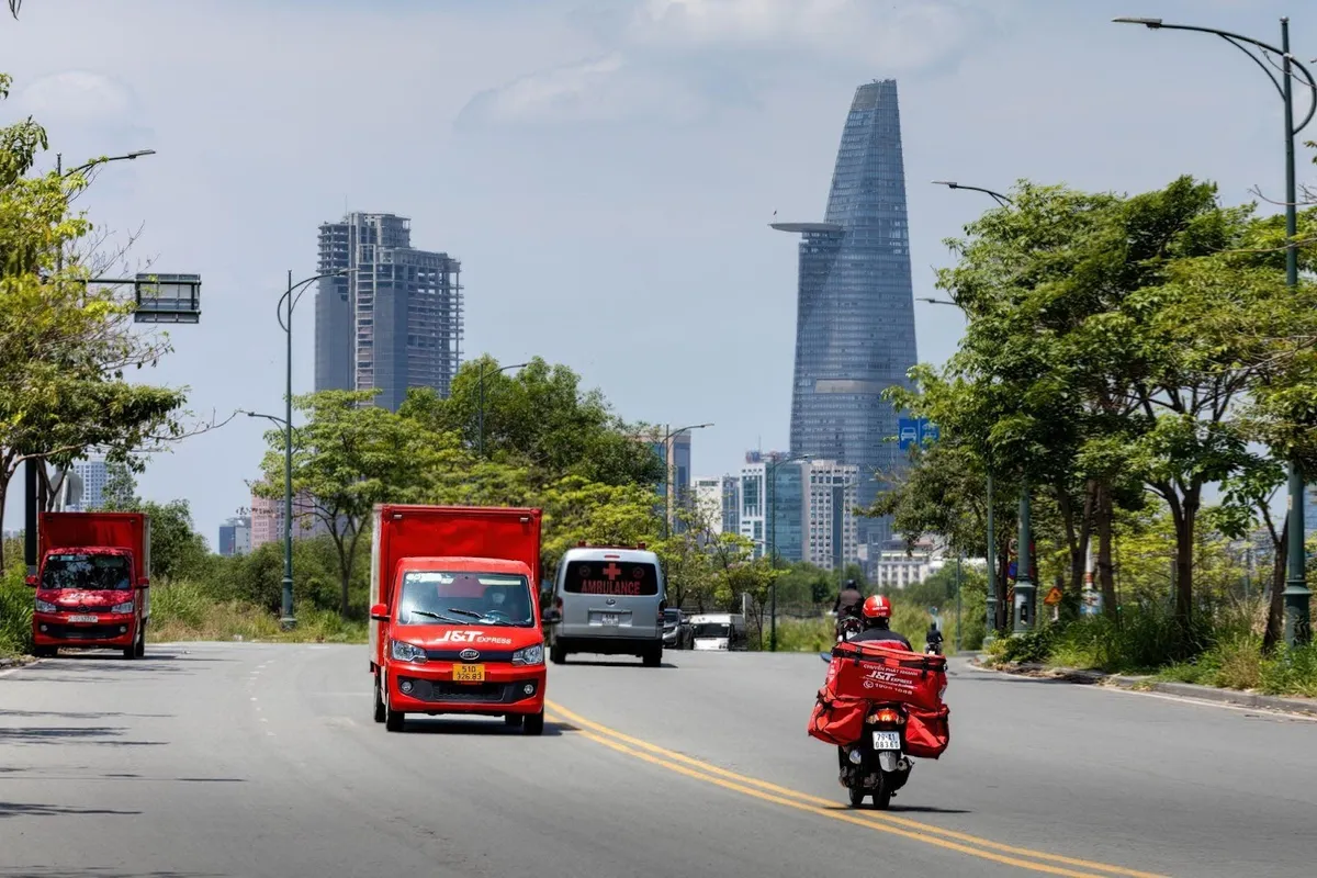 Xu hướng tăng trưởng song hành cùng thương mại điện tử của ngành chuyển phát nhanh trong năm 2025 - Ảnh 1.