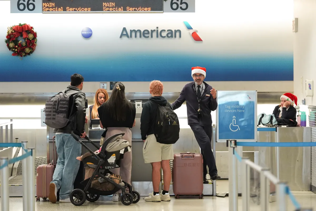 American Airlines tạm dừng tất cả các chuyến bay đúng ngày Giáng sinh tại Mỹ - Ảnh 2.