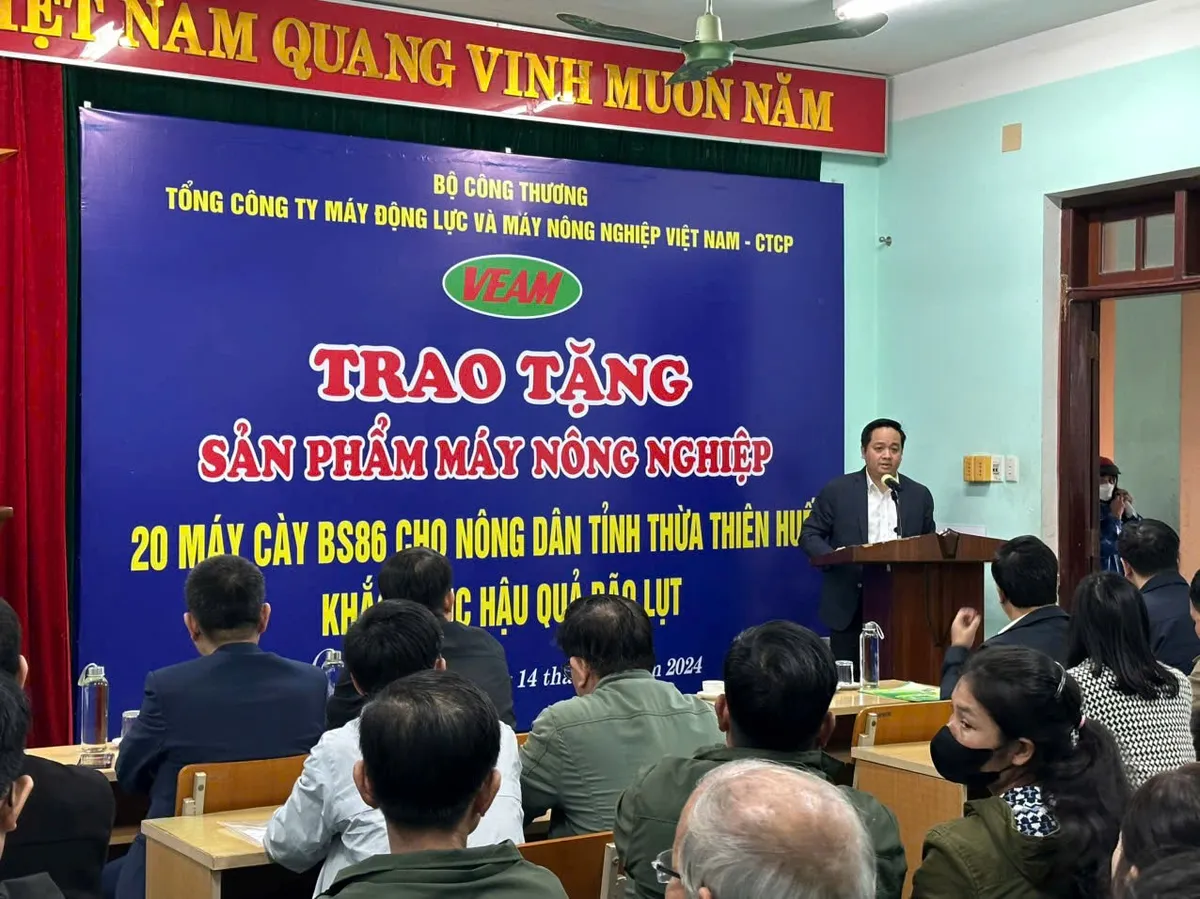 Tổng công ty VEAM trao tặng 170 máy cày tay BS86 cho nông dân các tỉnh bị thiệt hại do bão lũ - Ảnh 5.