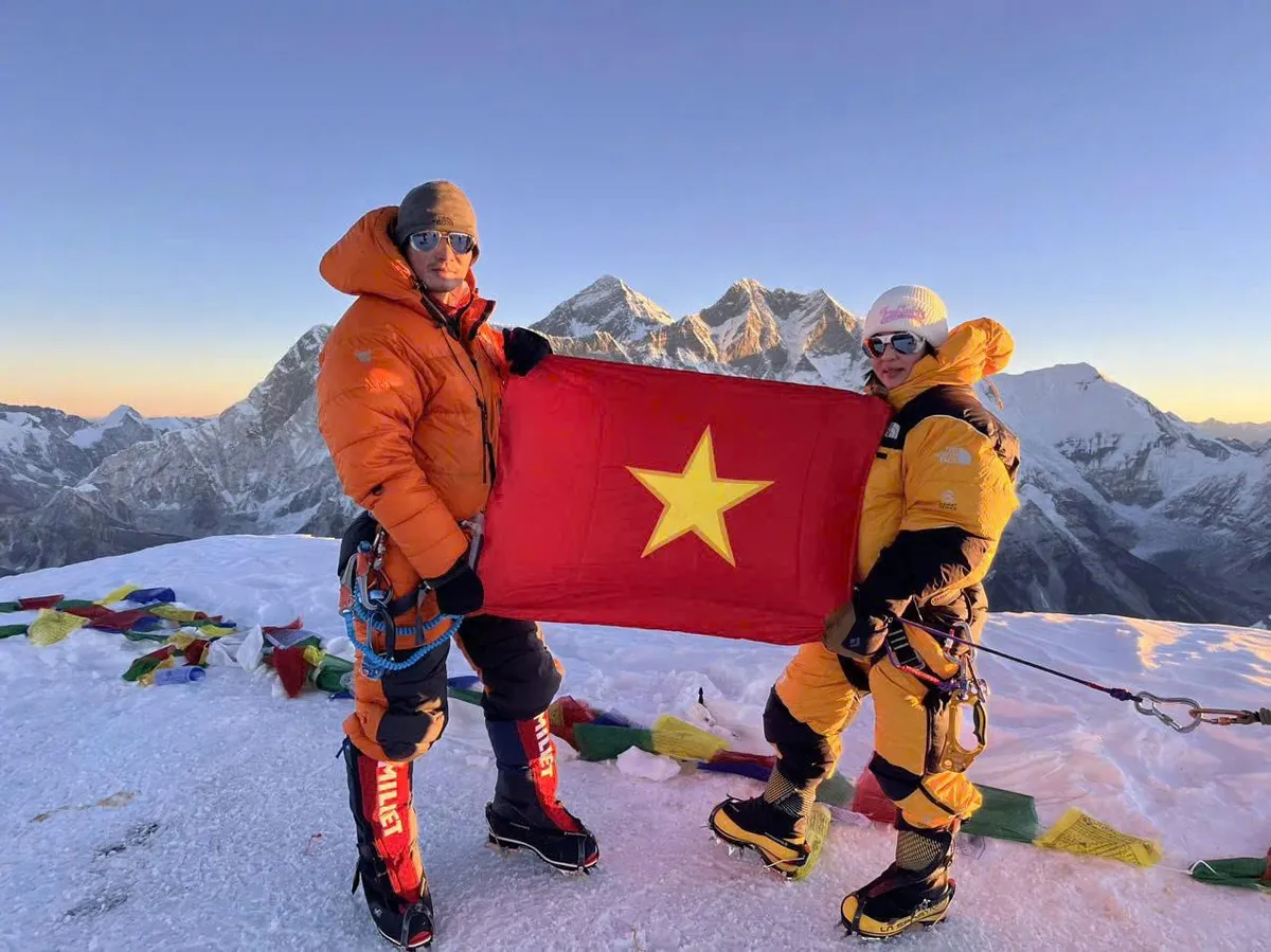 Nguyễn Thanh Bình chinh phục Ama Dablam: Leo núi không chỉ dành cho phái mạnh  - Ảnh 2.