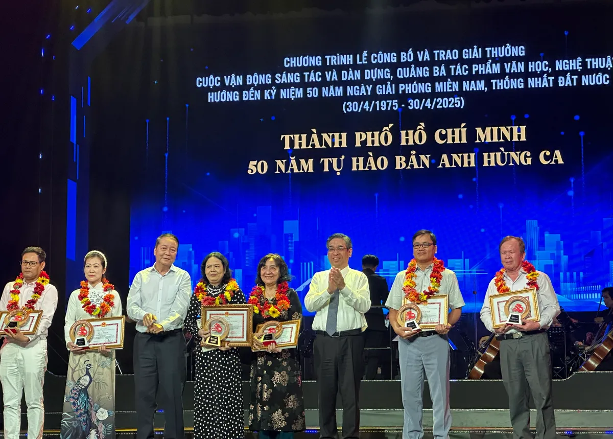 TP Hồ Chí Minh vinh danh các tác phẩm tiêu biểu trong cuộc vận động sáng tác “50 năm - Tự hào bản anh hùng ca” - Ảnh 2.