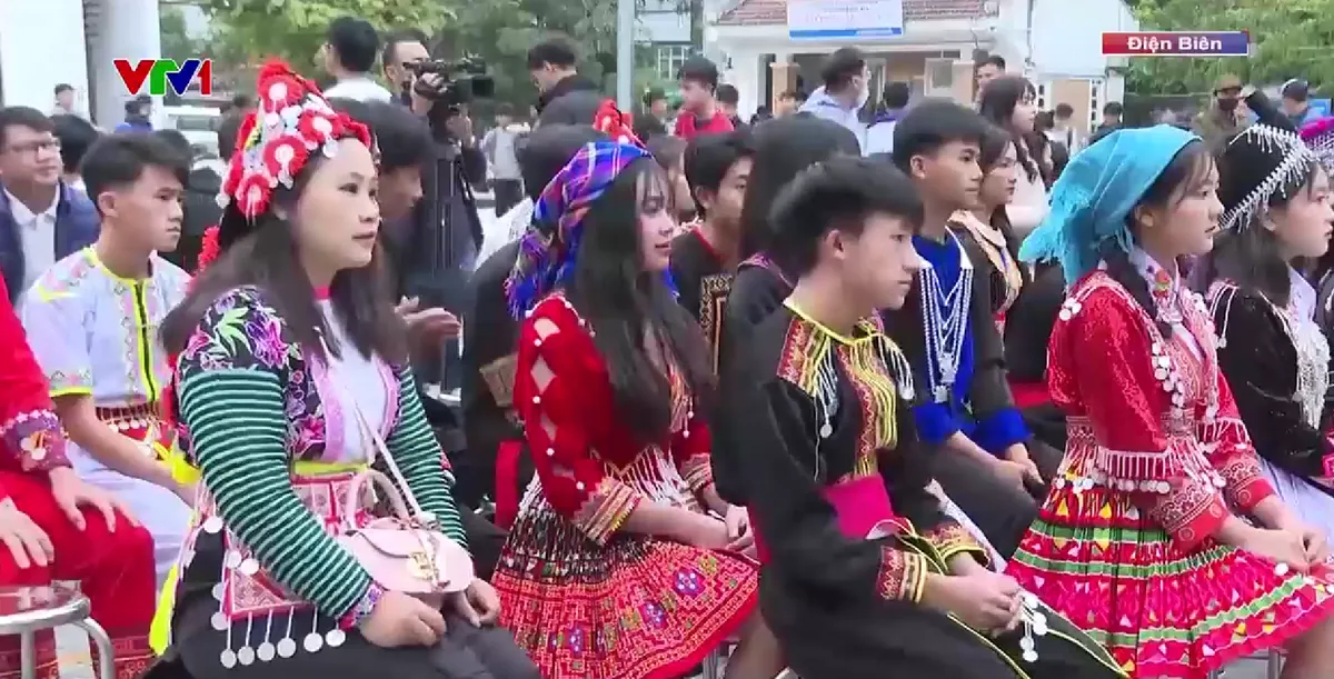 Ng&agrave;y đầu năm mới 2025 vui tươi, h&acirc;n hoan tr&ecirc;n cả nước - Ảnh 4.