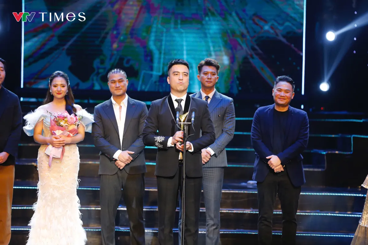 Độc đạo bất ngờ khi chiến thắng hạng mục Phim truyền hình ấn tượng của VTV Awards 2024 - Ảnh 1.