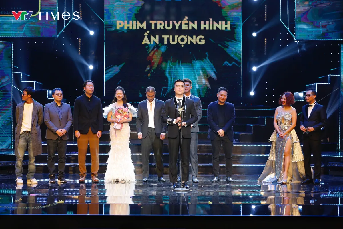 Độc đạo bất ngờ khi chiến thắng hạng mục Phim truyền hình ấn tượng của VTV Awards 2024 - Ảnh 2.
