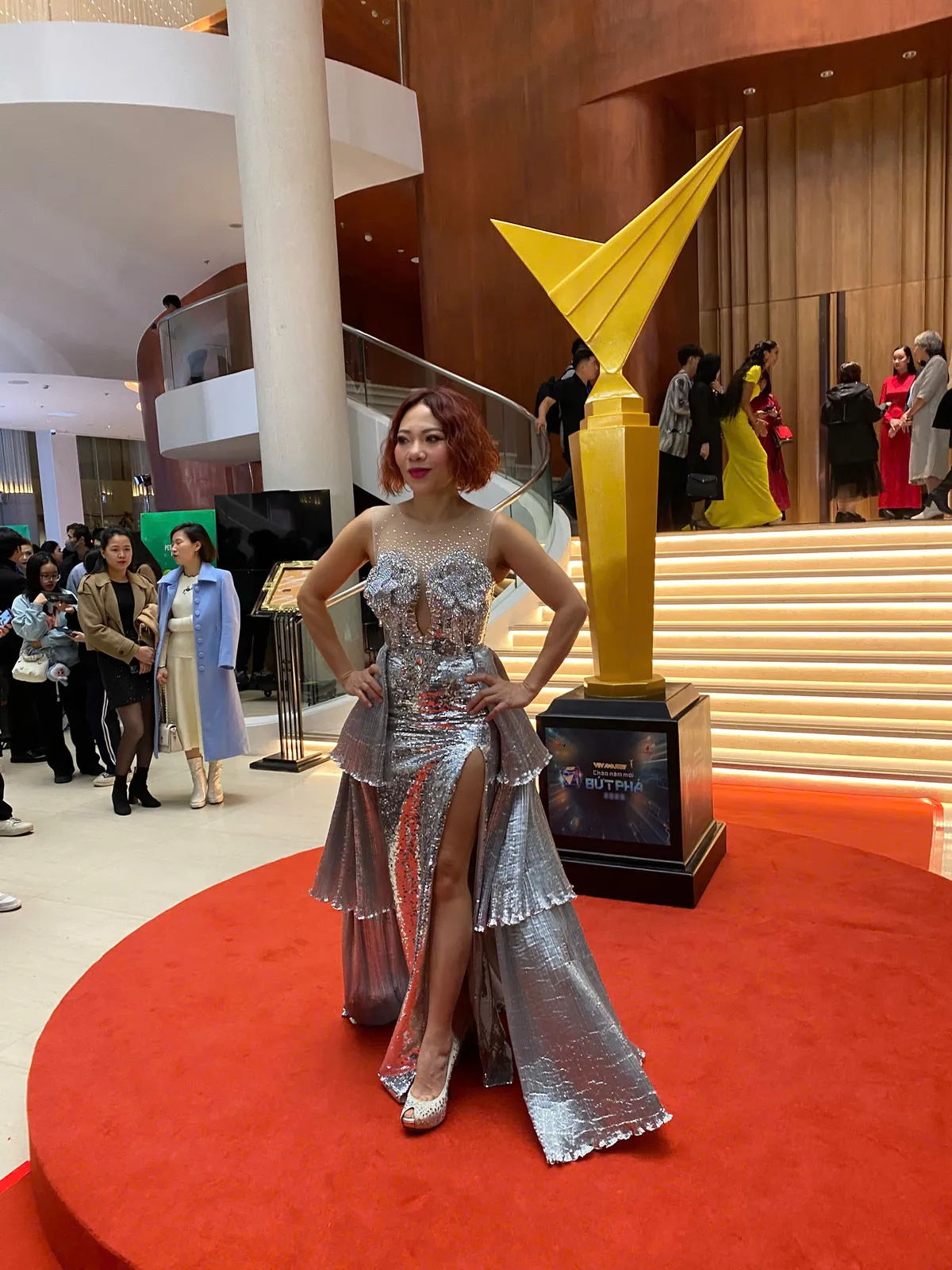 Dàn diễn viên, MC hot dự thảm đỏ VTV Awards 2024 - Ảnh 10. Dàn diễn viên, MC hot dự thảm đỏ VTV Awards 2024 - Ảnh 10.