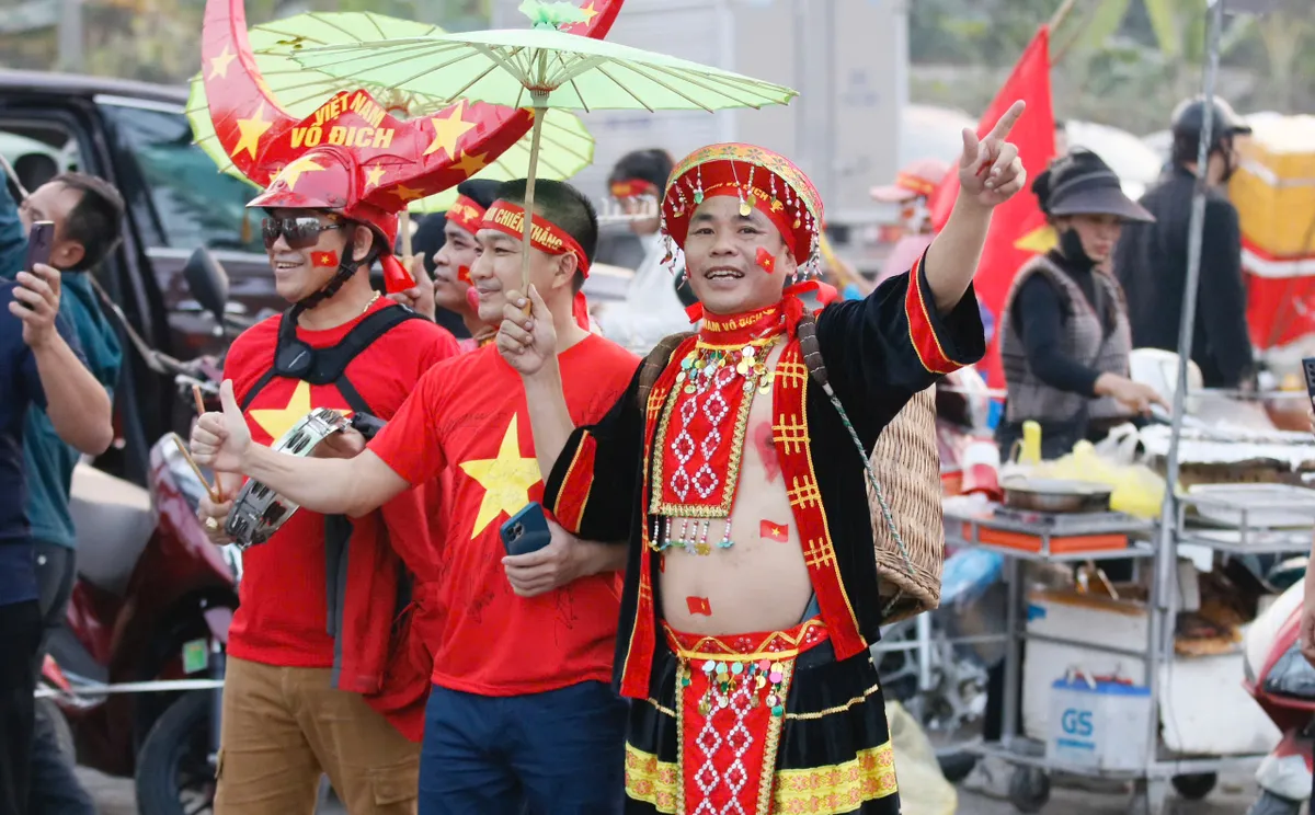 Chung kết lượt đi ASEAN Cup 2024: Tưng bừng ngày hội bóng đá trên Đất Tổ - Ảnh 9.