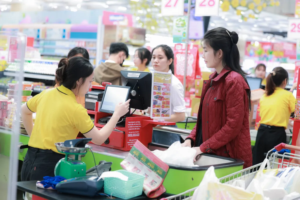 Ngành bán lẻ TP. Hồ Chí Minh bội thu dịp lễ - Ảnh 1.