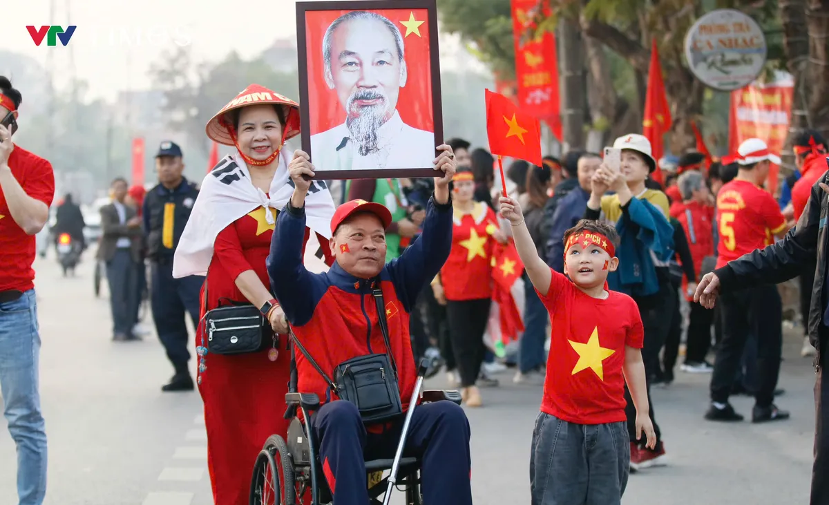 Chung kết lượt đi ASEAN Cup 2024: Tưng bừng ngày hội bóng đá trên Đất Tổ - Ảnh 14.