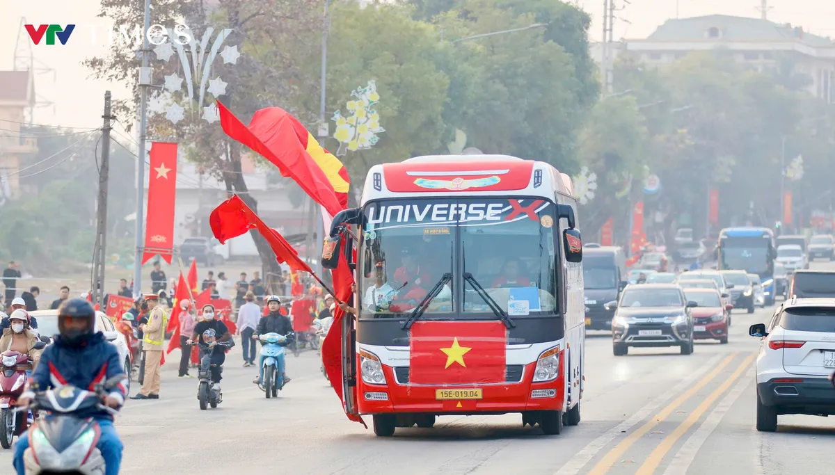 Chung kết lượt đi ASEAN Cup 2024: Tưng bừng ngày hội bóng đá trên Đất Tổ - Ảnh 15.