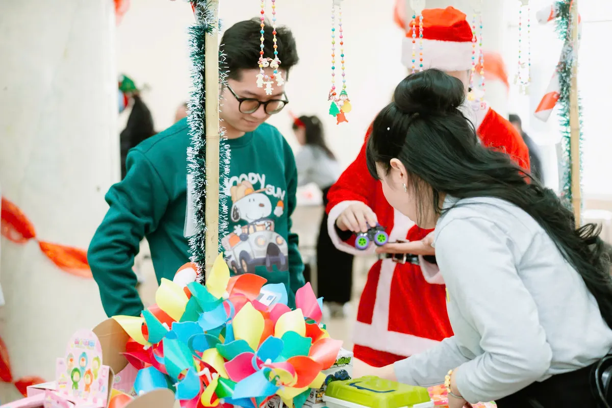 Lễ hội Christmas Fair gây quỹ ủng hộ Trái tim cho em dịp Tết Ất Tỵ 2025 - Ảnh 4.