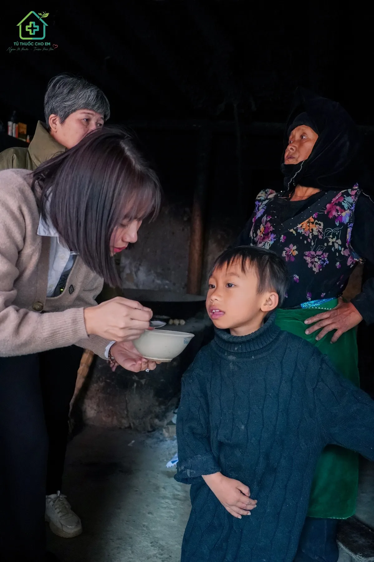 Tủ Thuốc Cho Em mang mùa Tết đủ đầy đến những điểm trường khó khăn ở Hà Giang - Ảnh 1.