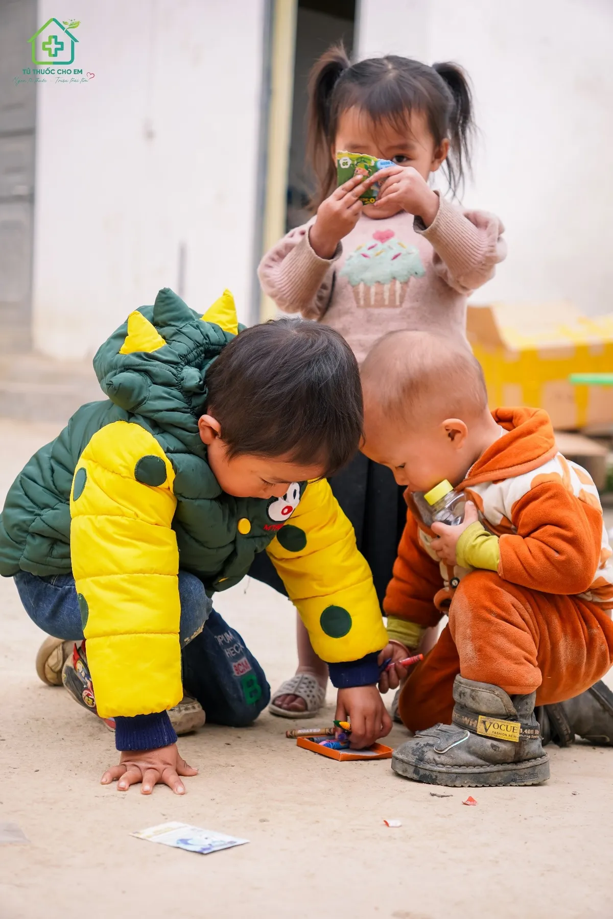 Tủ Thuốc Cho Em mang mùa Tết đủ đầy đến những điểm trường khó khăn ở Hà Giang - Ảnh 3.