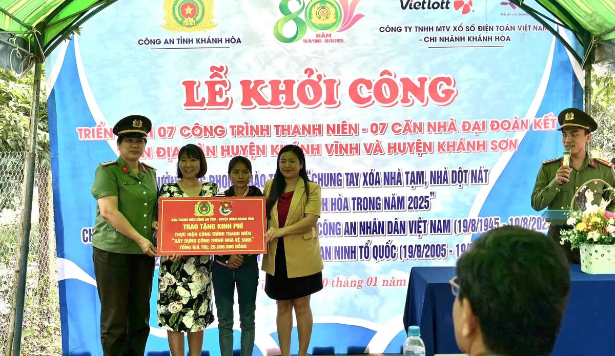 Công an Khánh Hòa chung tay xây dựng 7 căn nhà tình nghĩa cho hộ nghèo - Ảnh 3.