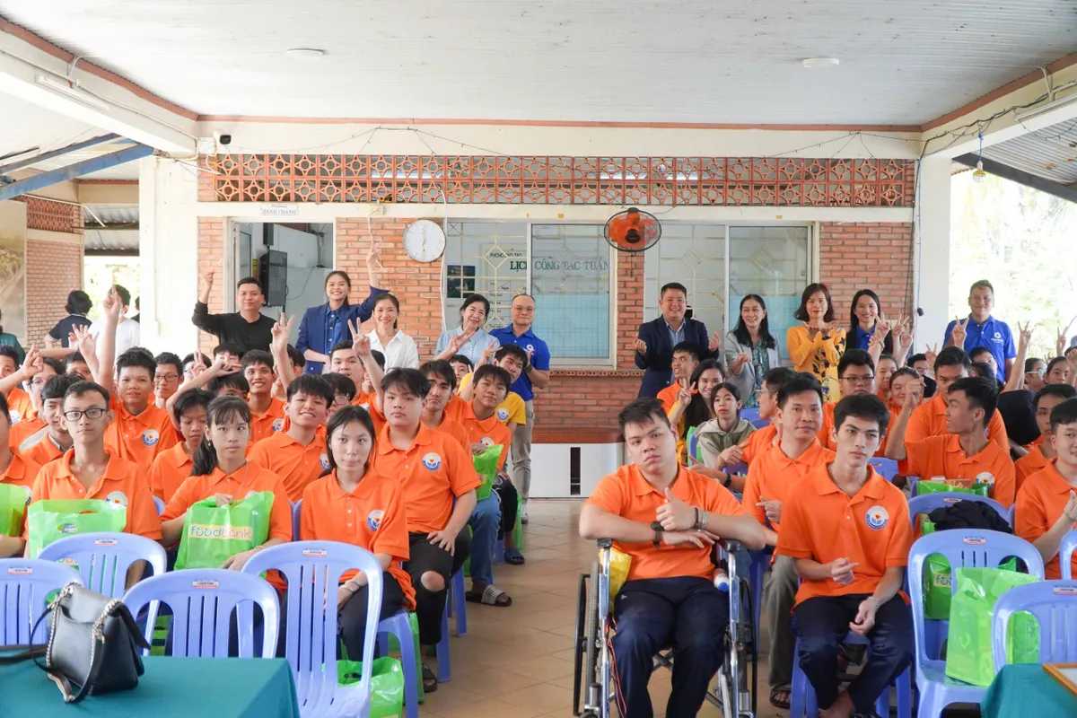 TP Hồ Chí Minh ra mắt ngân hàng thời trang giúp người khuyết tật vượt qua mặc cảm - Ảnh 1.