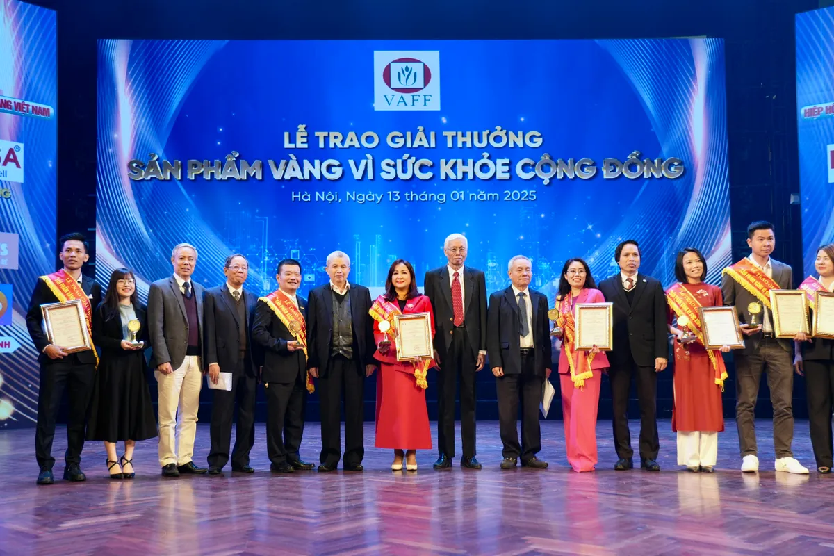 Hòa Bình Group đạt huy chương vàng “Sản phẩm vàng vì sức khỏe cộng đồng” - Ảnh 3.