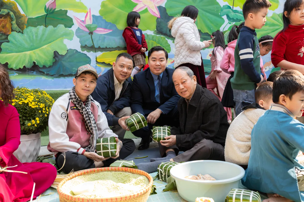 2000 chiếc bánh trưng gói trọn yêu thương tặng đồng bào vùng cao - Ảnh 2.