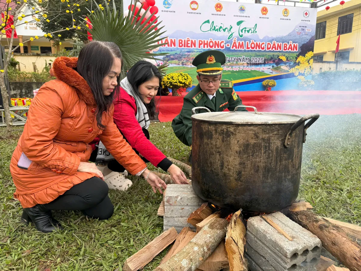 Xuân biên phòng, ấm lòng dân bản cùng đồng bào biên giới Quảng Bình - Ảnh 8.