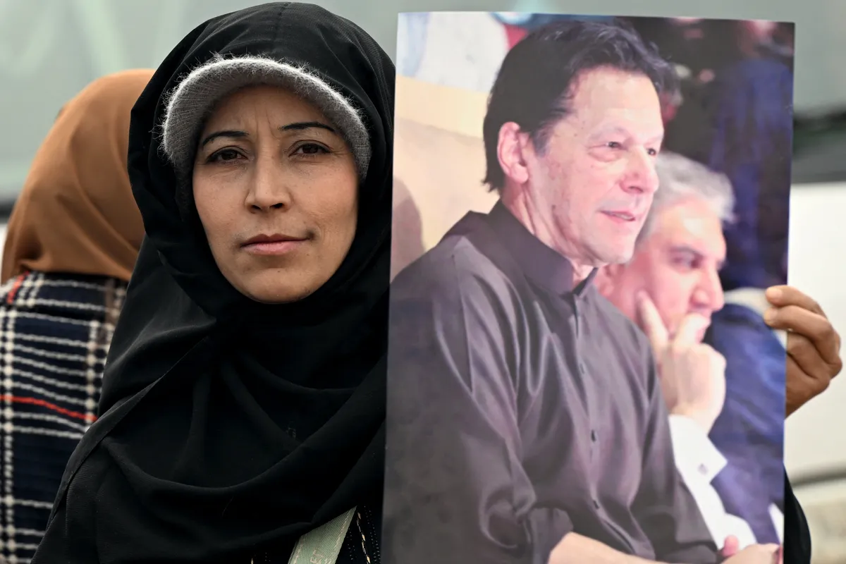 Cựu Thủ tướng Pakistan Imran Khan bị kết án tù  - Ảnh 1.