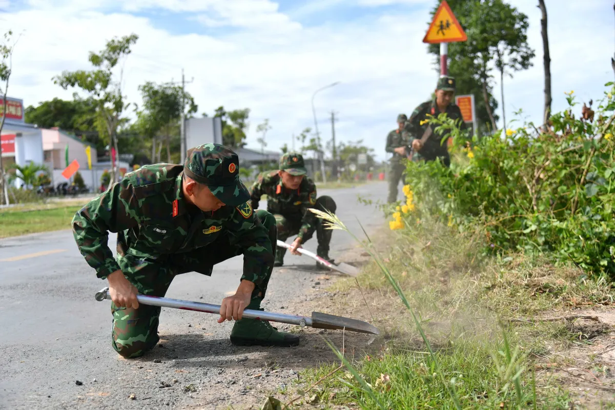 Xuân biên giới: Nồng ấm nghĩa tình quân dân - Ảnh 2.