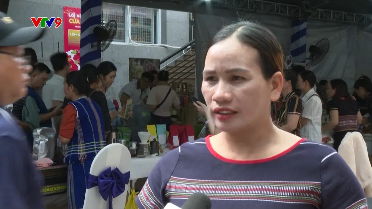 2101 PNHN-LUM- PHIEN CHO DAC SAN.jpg