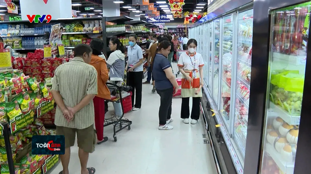 Người tiêu dùng săn hàng Tết giá rẻ