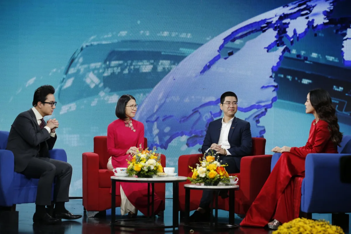 VTV - Dấu ch&acirc;n địa cầu: Khi c&aacute;c ph&oacute;ng vi&ecirc;n thường tr&uacute; của VTV bắt trend b&oacute;c t&uacute;i m&ugrave; - Ảnh 1.