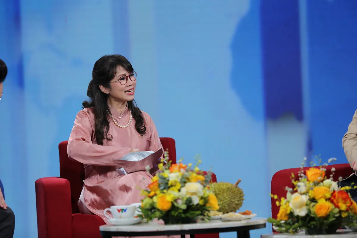 VTV - Dấu ch&acirc;n địa cầu: Khi c&aacute;c ph&oacute;ng vi&ecirc;n thường tr&uacute; của VTV bắt trend b&oacute;c t&uacute;i m&ugrave; - Ảnh 3.