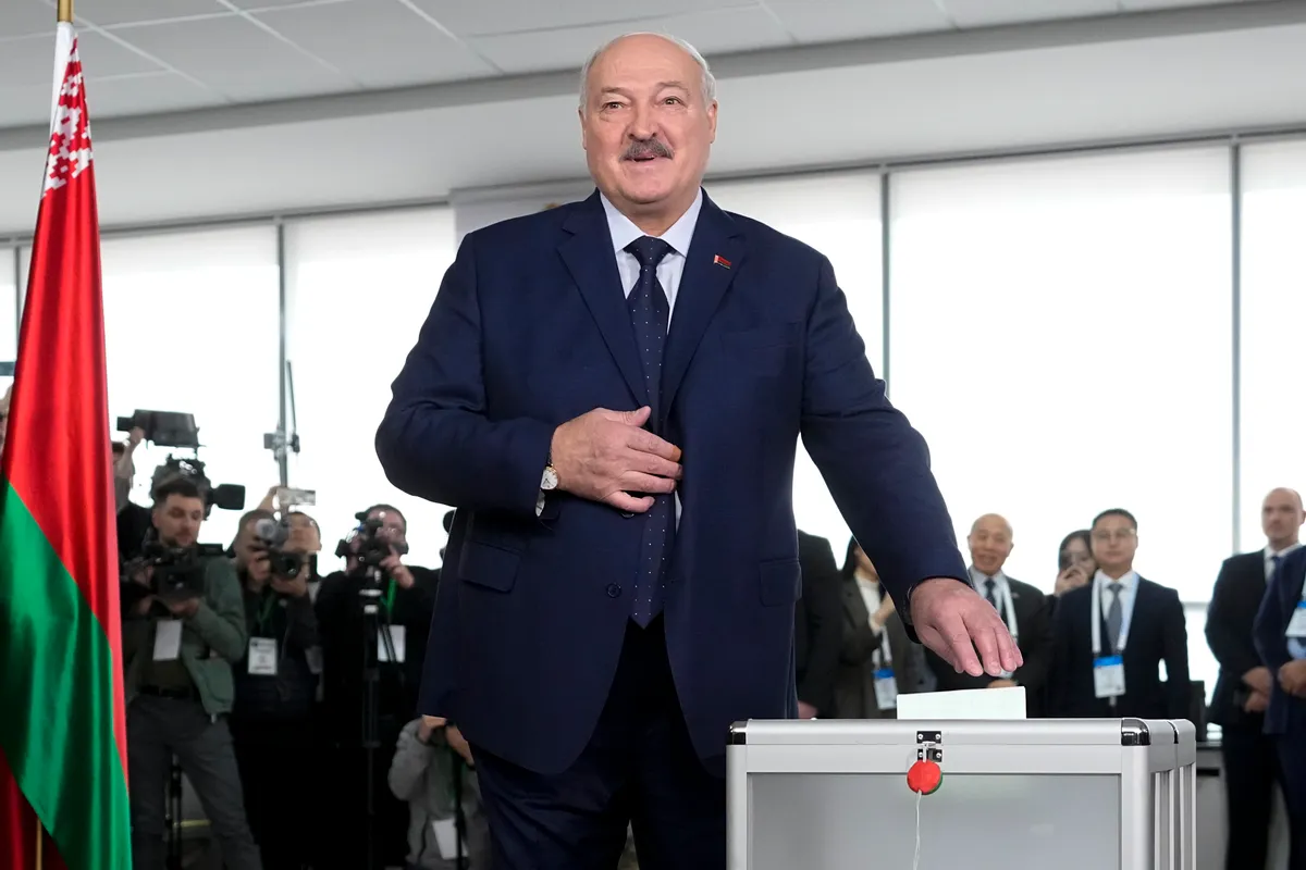 Tổng thống Belarus Lukashenko chiến thắng nhiệm kỳ thứ 7  - Ảnh 1.