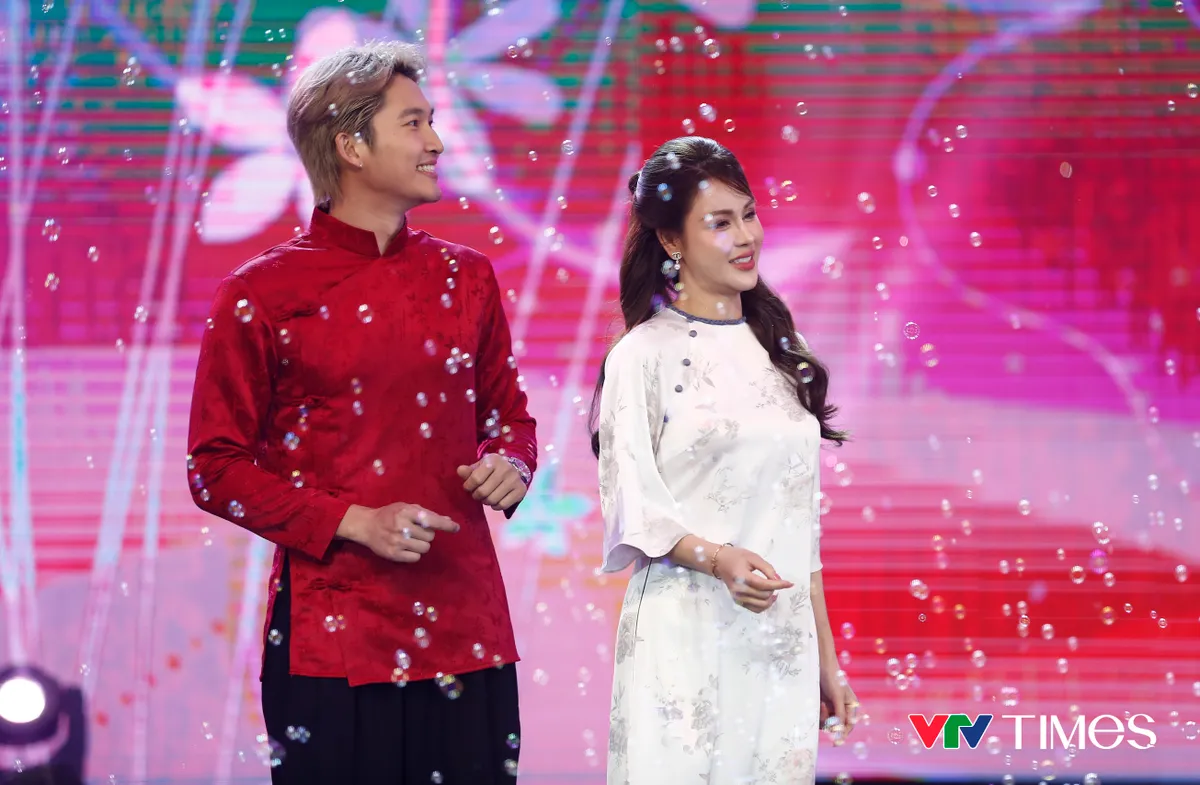 Những cặp đôi tình tứ trong Gặp gỡ diễn viên truyền hình 2025 - Ảnh 10.